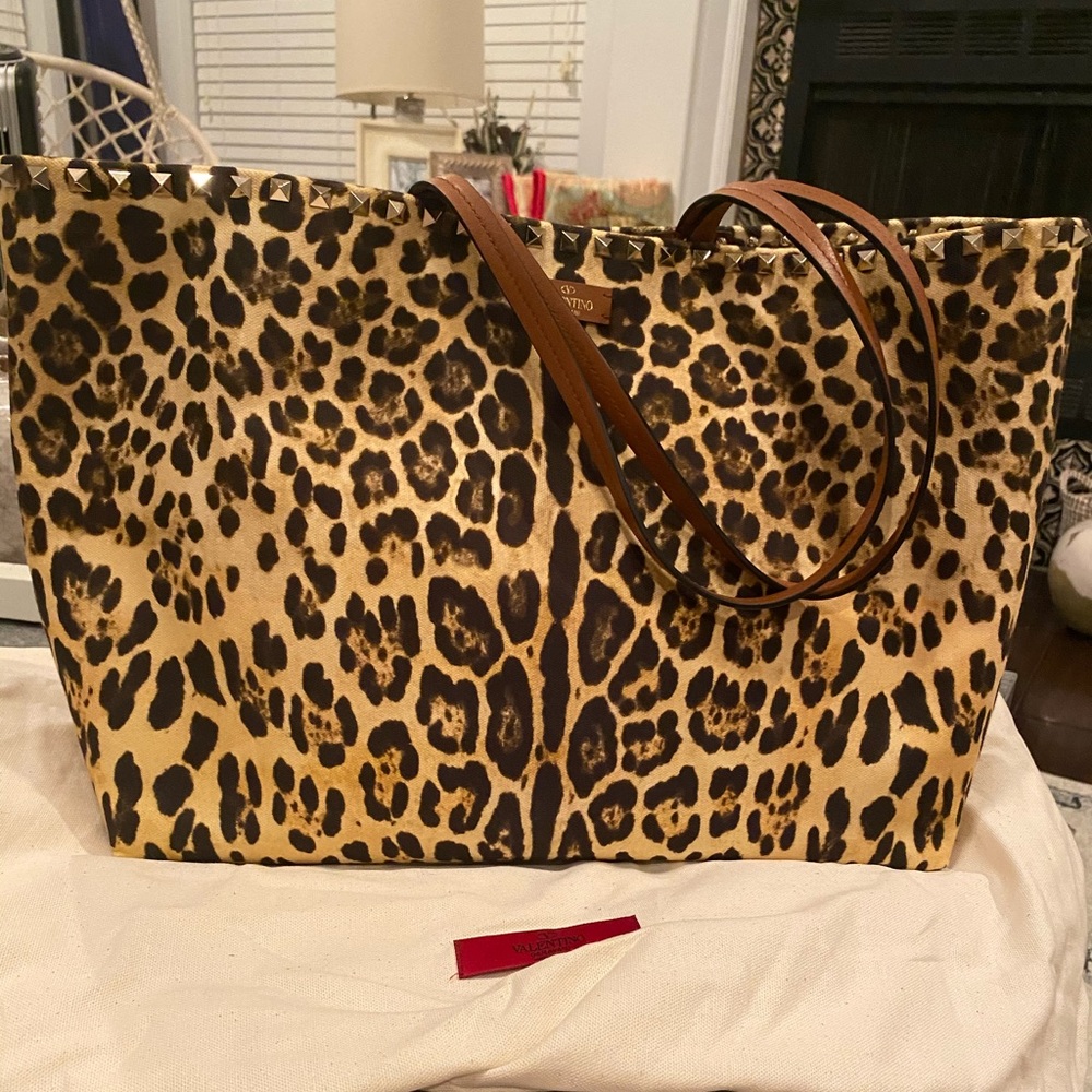 Valentino Garavani Rockstud Leopard tote